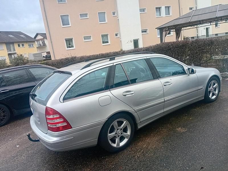 Gebraucht Mercedes 220 143 PS (105 kW) 2004 Silber Kombi