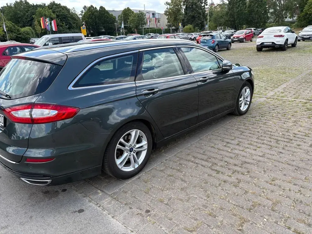 Gebraucht Ford Mondeo Titanium 179 PS (131 kW) 2015 Schwarz Limousine