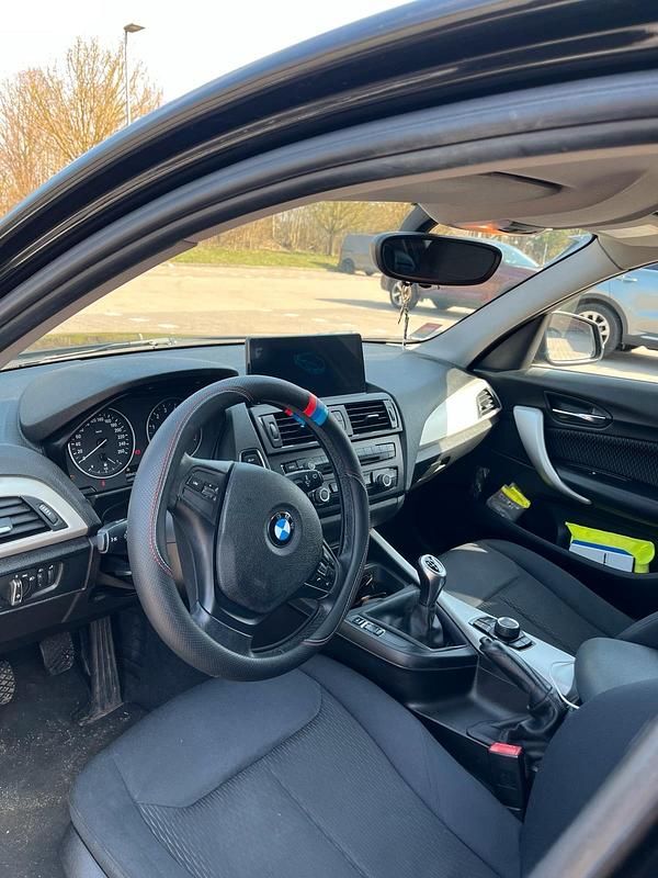 Gebraucht BMW 114 102 PS (75 kW) 2013 Schwarz Kleinwagen