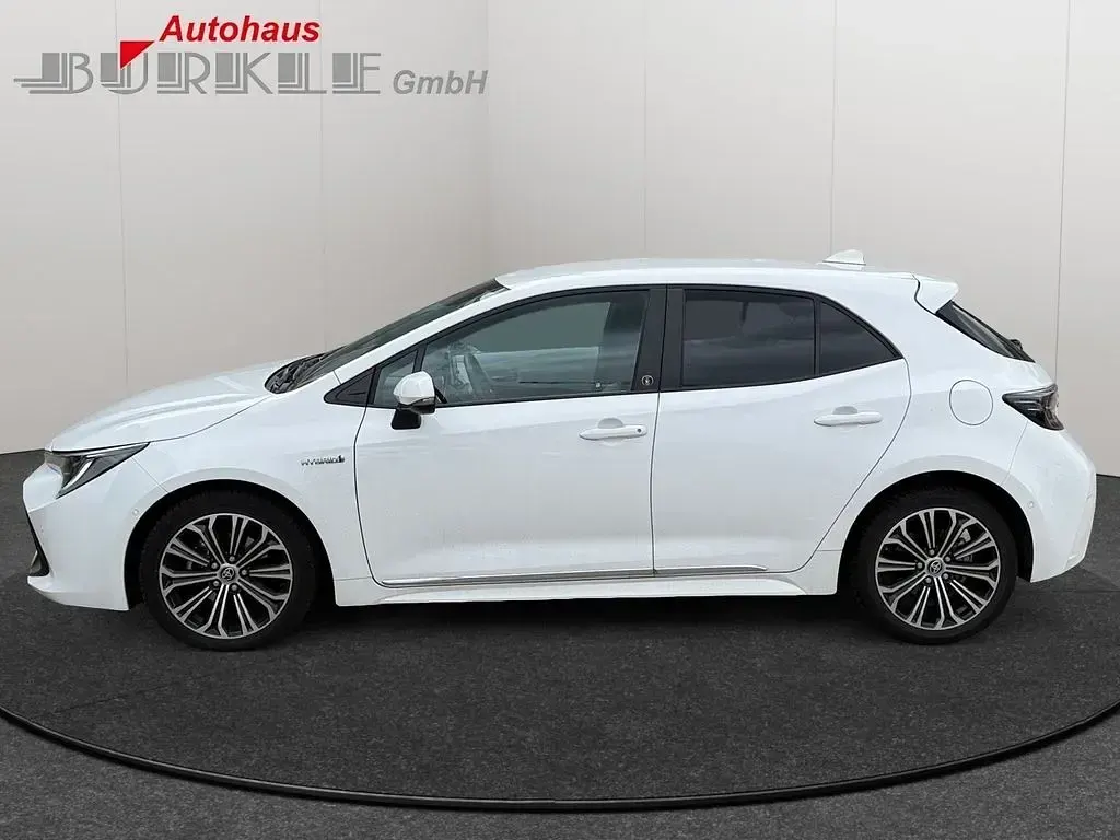 Gebraucht Toyota Corolla Hybrid Team 98 PS (72 kW) 2020 Weiß Limousine