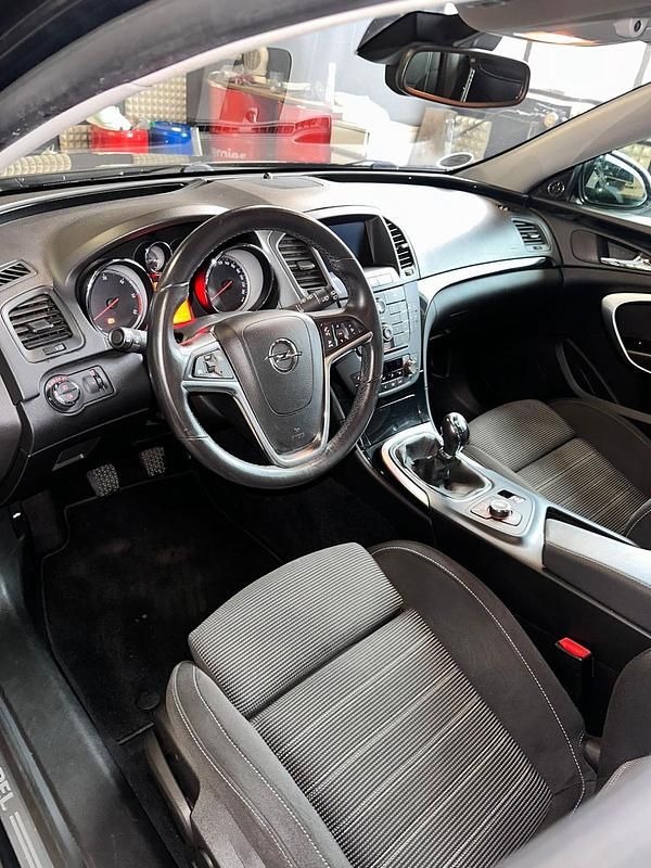 Gebraucht Opel Insignia 160 PS (117 kW) 2012 Schwarz Limousine