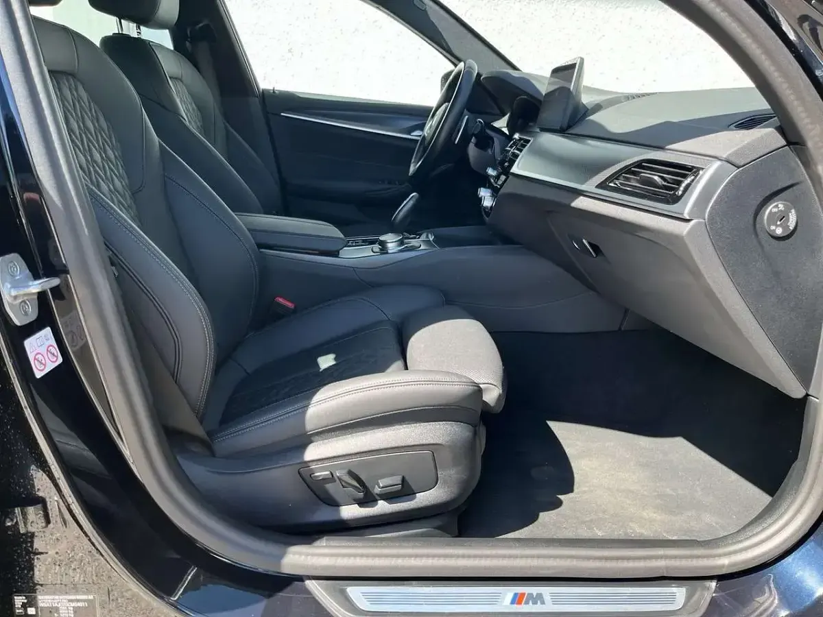 Gebraucht BMW 530 M Sport 286 PS (210 kW) 2022 Schwarz Kombi