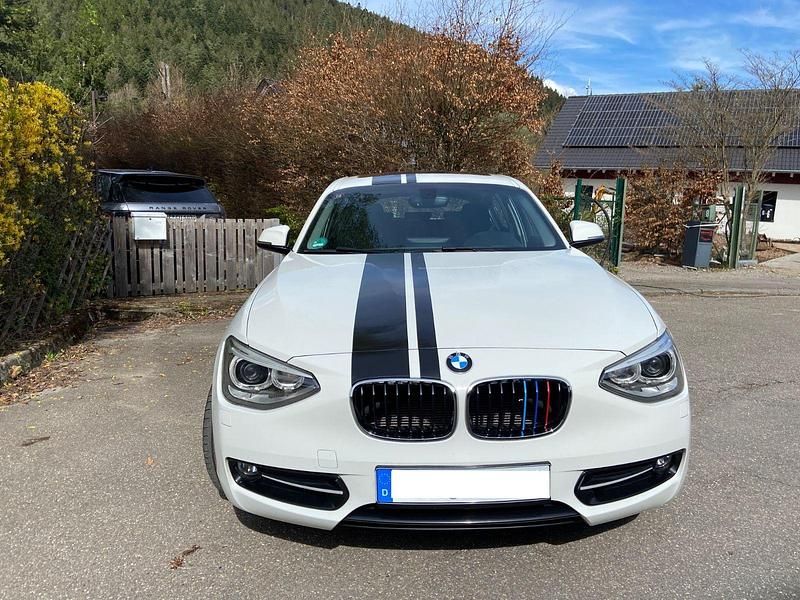 Weiß Gebraucht 2013 BMW 116 Sport Line Kleinwagen | 9.199 € (Fairer Preis) - Bild 1/4