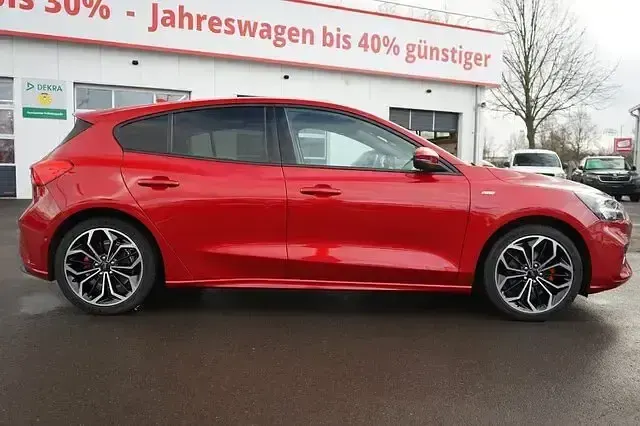 Gebraucht Ford Focus ST-Line 155 PS (114 kW) 2021 Rot Limousine