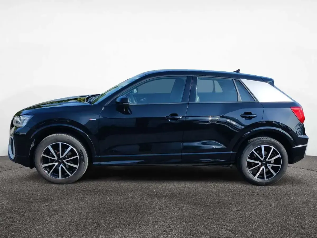 Gebraucht Audi Q2 S-Line 110 PS (80 kW) 2021 Mythosschwarz metallic SUV