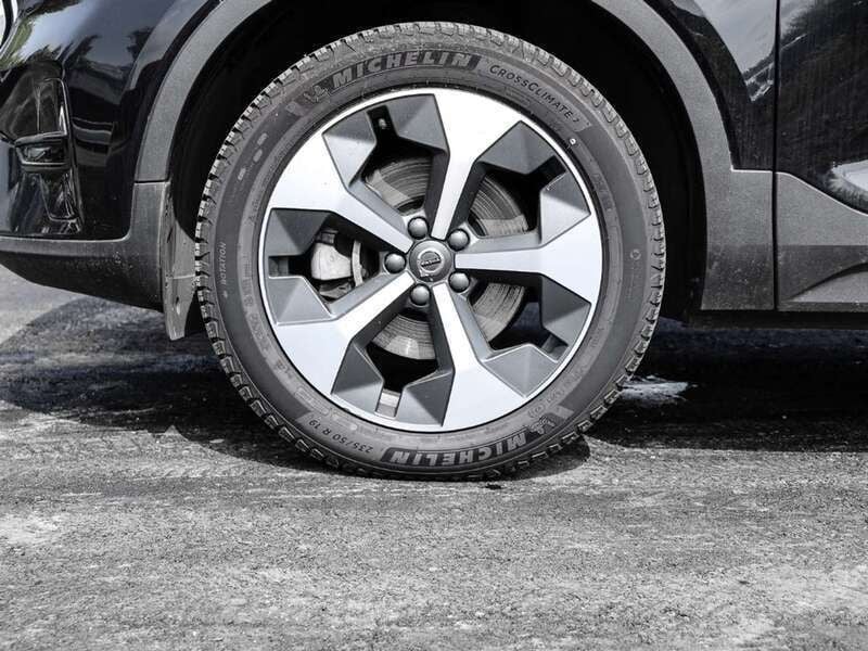 Gebraucht Volvo XC40 Plus 163 PS (119 kW) 2023 Schwarz SUV