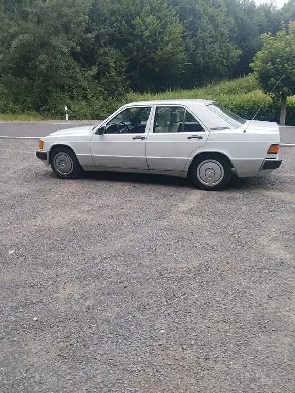 Gebraucht Mercedes 190 118 PS (86 kW) 1990 Weiß Limousine