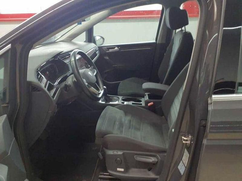 Gebraucht VW Touran Highline 150 PS (110 kW) 2022 Uranograu Van / Kleinbus