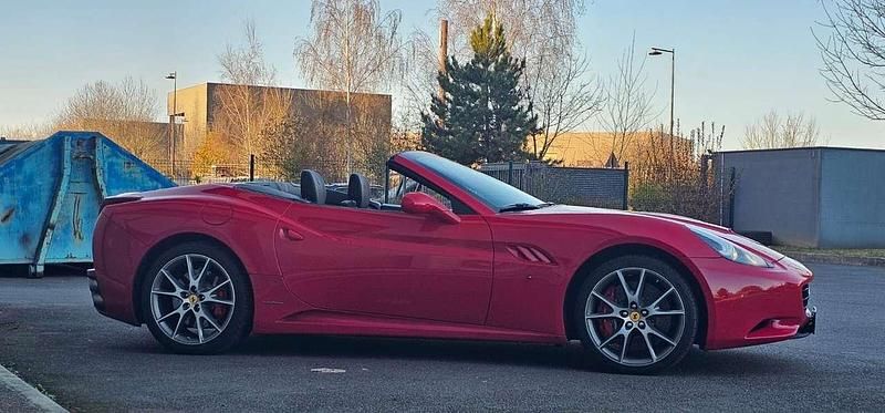 Gebraucht Ferrari California 460 PS (338 kW) 2011 Rot Cabrio