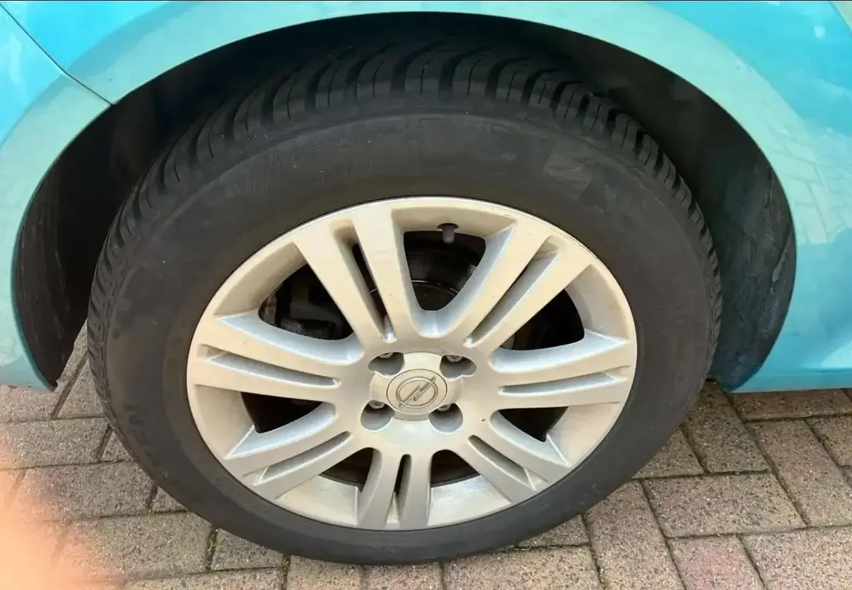 Gebraucht Opel Astra 90 PS (66 kW) 2010 Blau Coupé