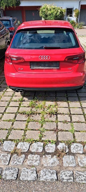 Gebraucht Audi A3 Ambiente 150 PS (110 kW) 2014 Rot Limousine