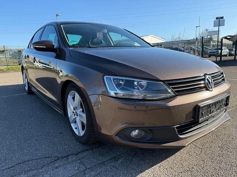 Gebraucht VW Jetta Comfortline 105 PS (77 kW) 2011 Braun Limousine
