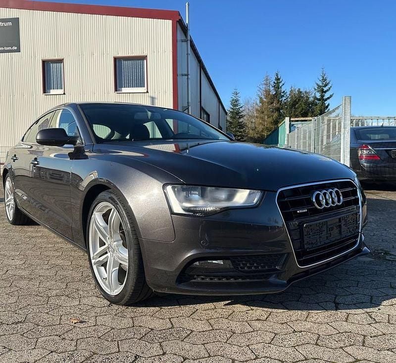 Grau Gebraucht 2015 Audi A5 Sportback Sport Kleinwagen | 15.390 € (Guter Preis) - Bild 1/4