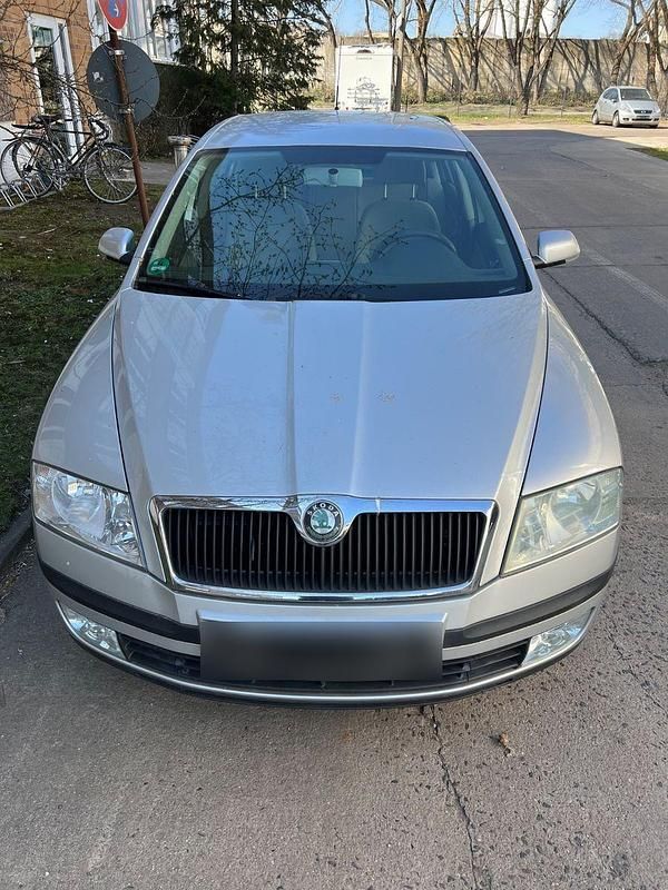 Gebraucht Skoda Octavia Elegance 102 PS (75 kW) 2005 Silber Limousine