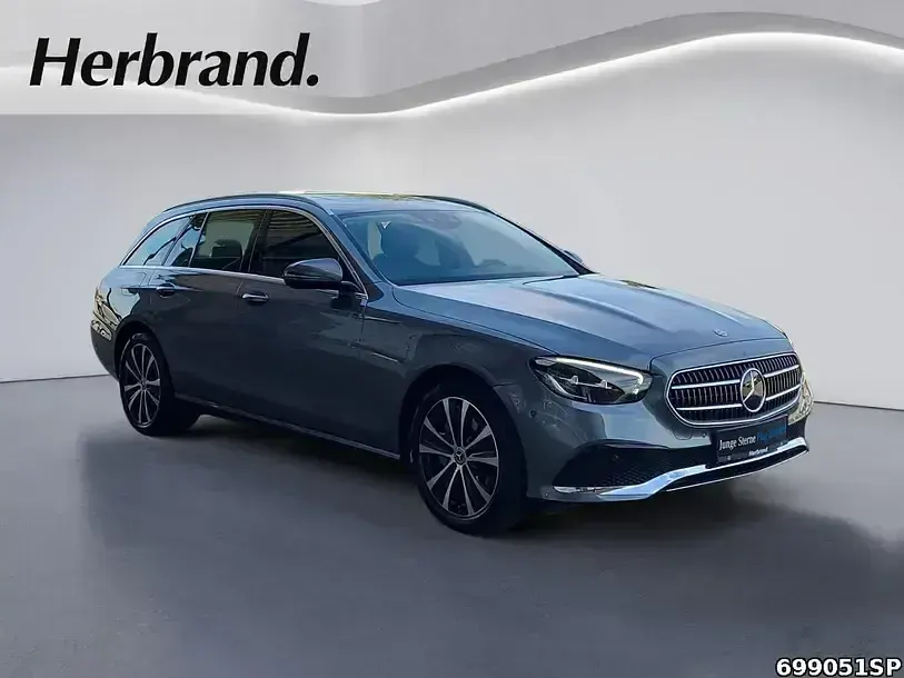Gebraucht Mercedes E300 Avantgarde 320 PS (235 kW) 2022 Selenitgrau metallic Kombi