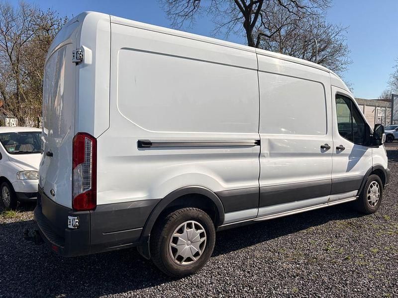 Gebraucht Ford Transit Trend 131 PS (96 kW) 2018 Weiß Van / Kleinbus