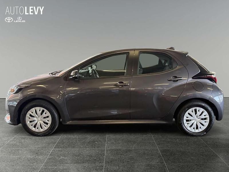 Gebraucht Toyota Yaris Basis 72 PS (52 kW) 2023 Marlingrau metallic Kleinwagen