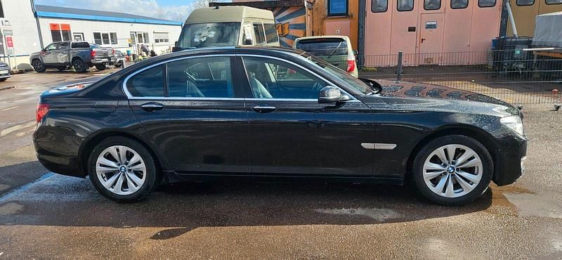 Gebraucht BMW 730 Sport Line 258 PS (189 kW) 2015 Schwarz Limousine