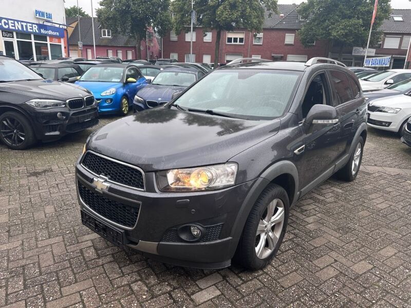 Grau Gebraucht 2013 Chevrolet Captiva LT SUV | 7.999 € (Guter Preis) - Bild 1/4