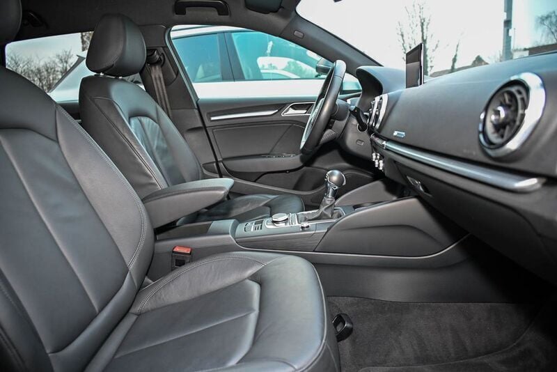Gebraucht Audi A3 Sportback Design 150 PS (110 kW) 2019 Silber Kleinwagen