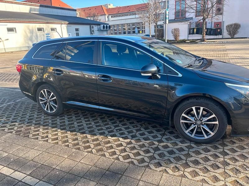 Gebraucht Toyota Avensis Edition 150 PS (110 kW) 2013 Blau Kombi