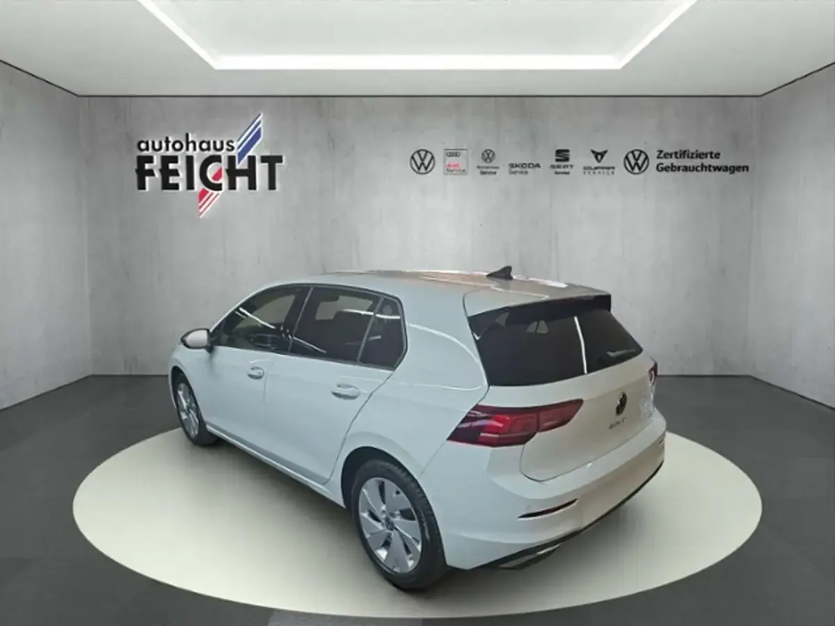 Neu VW Golf VIII 116 PS (85 kW) 2026 Pure white uni Limousine