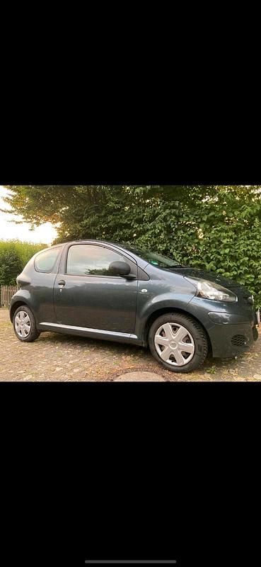 Gebraucht Toyota Aygo 68 PS (50 kW) 2009 Grau Kleinwagen