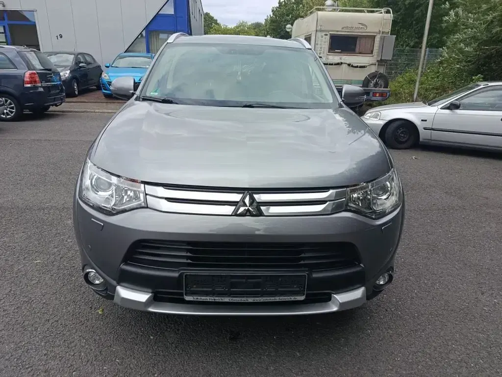 Gebraucht Mitsubishi Outlander Instyle 150 PS (110 kW) 2015 Grau SUV