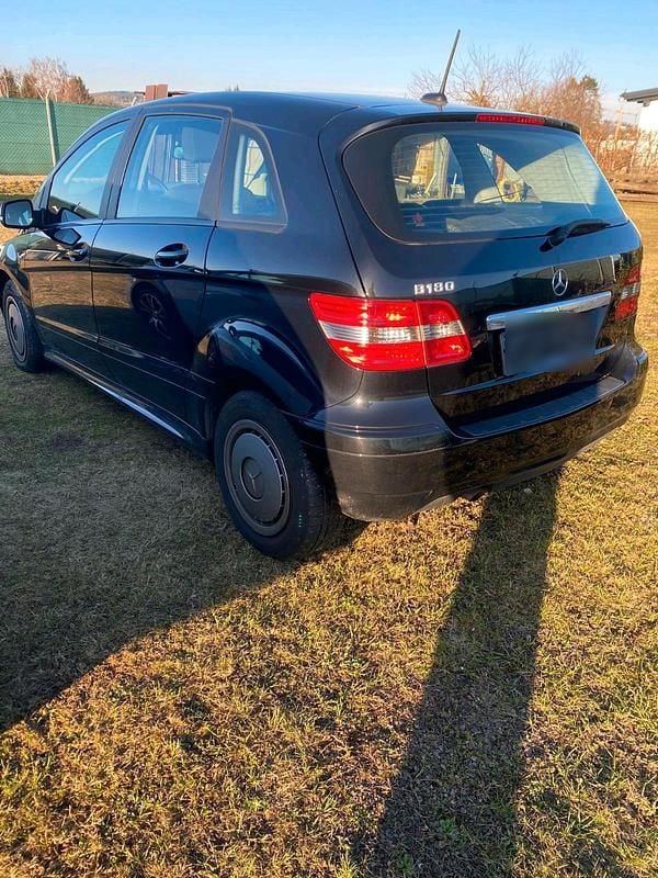 Gebraucht Mercedes B180 116 PS (85 kW) 2011 Schwarz Van / Kleinbus
