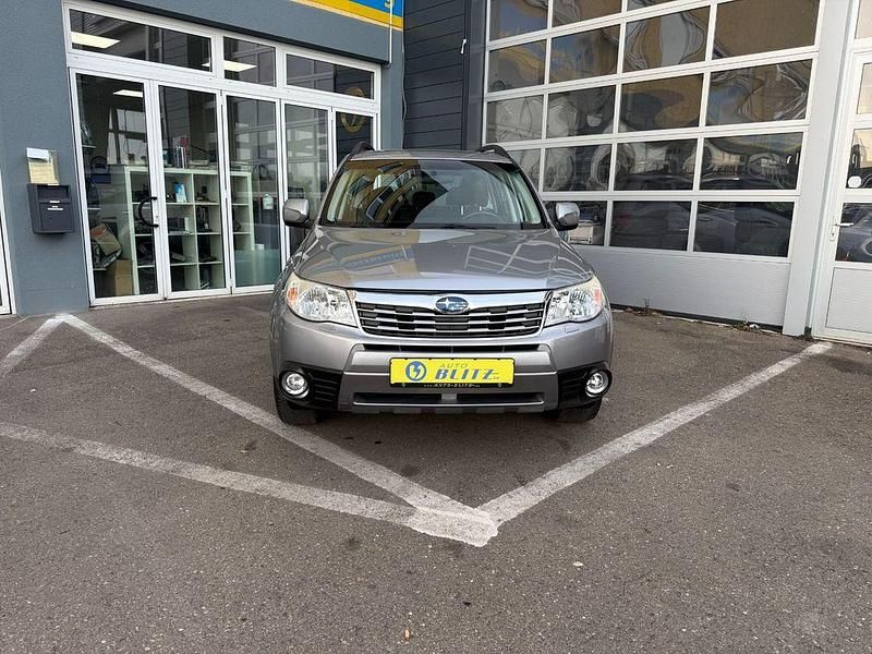 Silber Gebraucht 2010 Subaru Forester SUV | 9.990 € (Etwas zu teuer) - Bild 1/4
