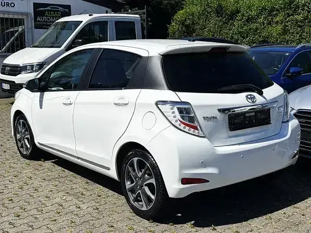 Gebraucht Toyota Yaris Sport 99 PS (72 kW) 2013 Schwarz Kleinwagen