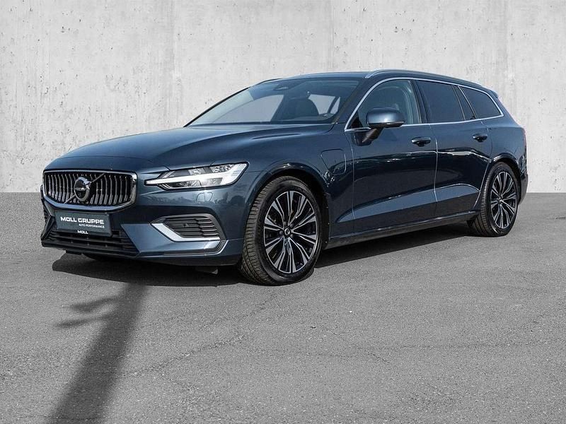 Gebraucht Volvo V60 Plus 253 PS (186 kW) 2022 Denim blue / metallic Kombi