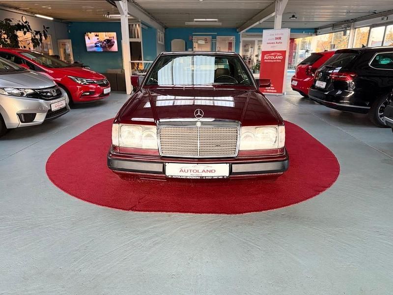 Gebraucht Mercedes 230 132 PS (97 kW) 1989 Rot Coupé
