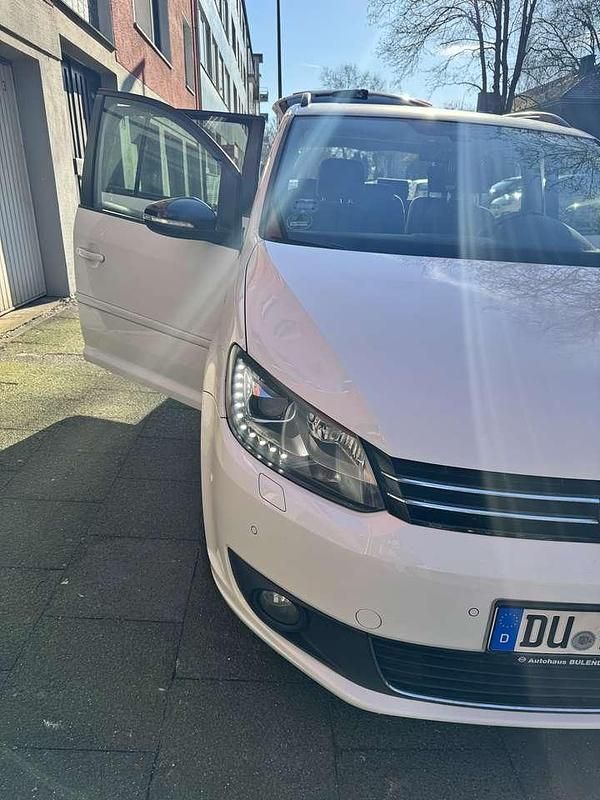 Gebraucht VW Touran Match 105 PS (77 kW) 2012 Weiß Van / Kleinbus