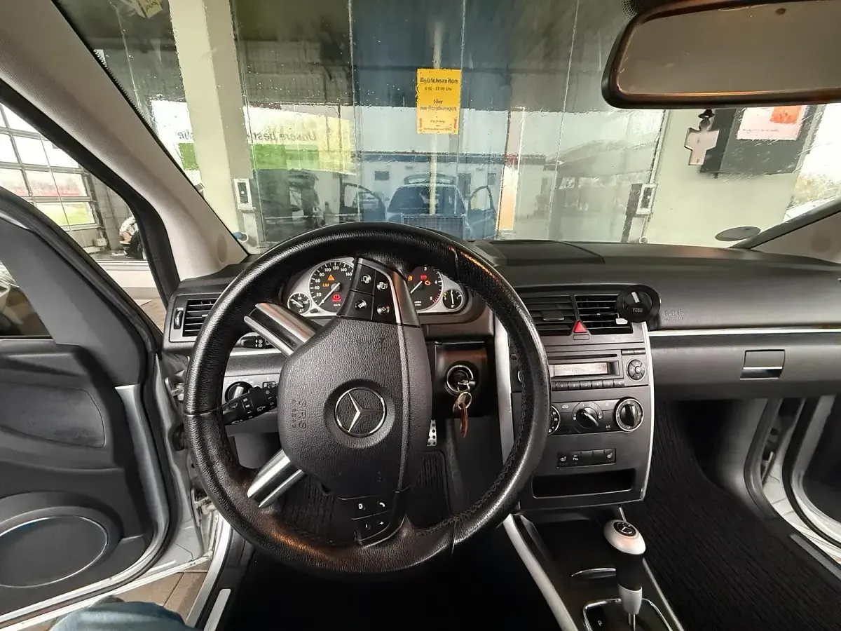 Gebraucht Mercedes B200 140 PS (102 kW) 2007 Silber Van / Kleinbus