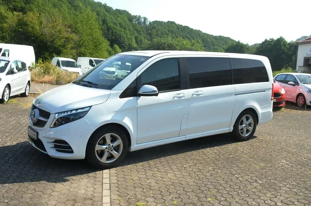 Gebraucht Mercedes V220 AMG line 163 PS (119 kW) 2023 Weiß Van / Kleinbus