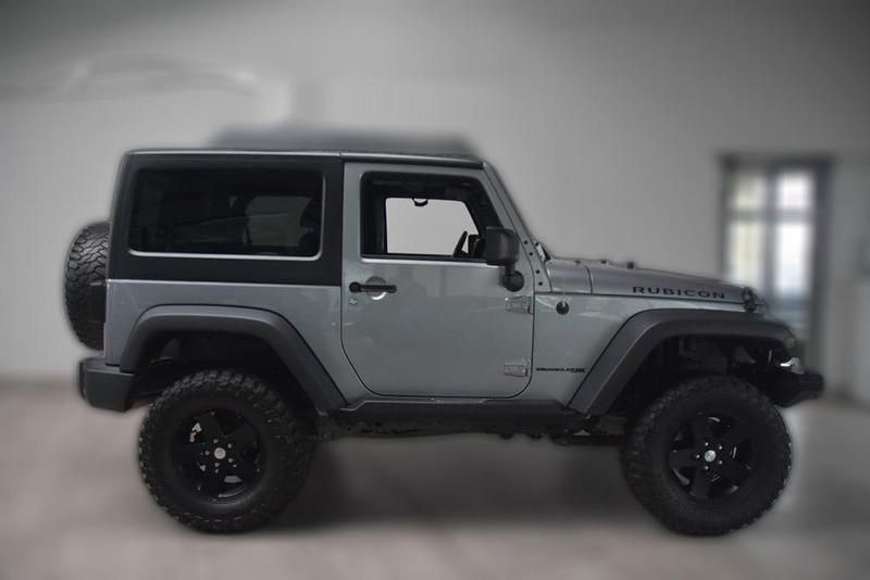 Grau metallic Gebraucht 2018 Jeep Wrangler Unlimited Rubicon SUV | 41.120 € - Bild 1/4