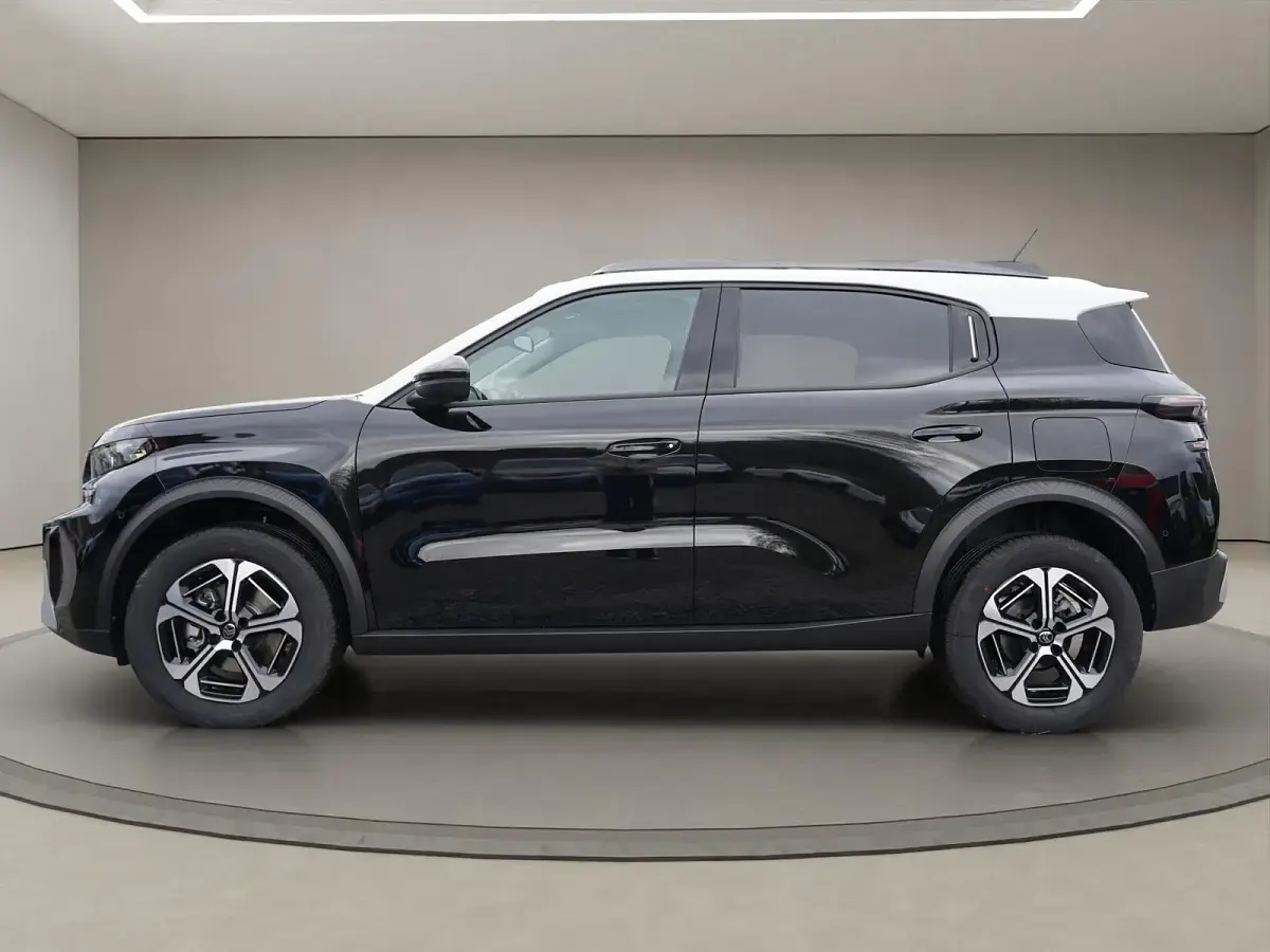 Neu Citroën C3 Aircross 145 PS (106 kW) 2026 Schwarz metallic/weißes dach SUV