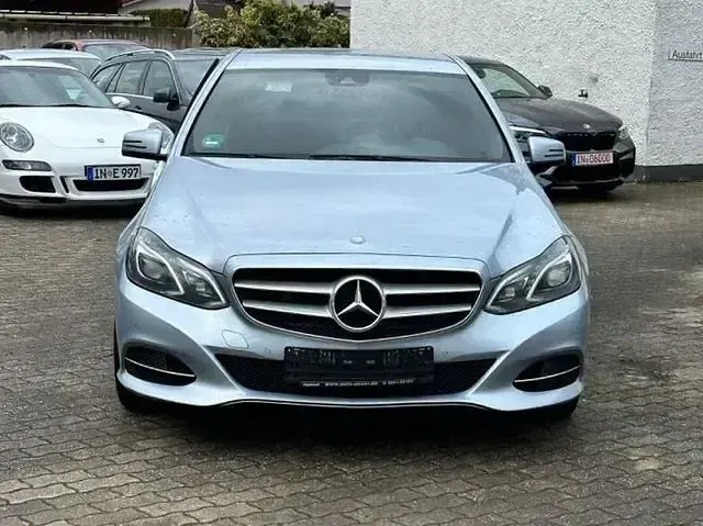 Używany Mercedes E350 Avantgarde 252 KM (185 kW) 2013 Srebrny Sedan/Limuzyna
