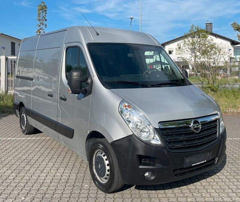 Silber Gebraucht 2018 Opel Movano Van | 16.480 € (Fairer Preis) - Bild 1/4