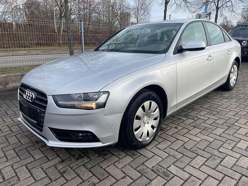 Eissilber metallic Gebraucht 2012 Audi A4 Attraction Limousine | 9.000 € (Fairer Preis) - Bild 1/4