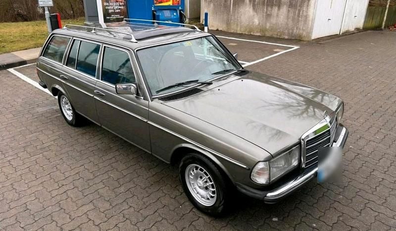 Gebraucht Mercedes E230 136 PS (100 kW) 1979 Grau Kombi