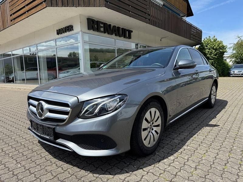 Grau Gebraucht 2018 Mercedes E220 Avantgarde Limousine | 22.950 € (Guter Preis) - Bild 1/4