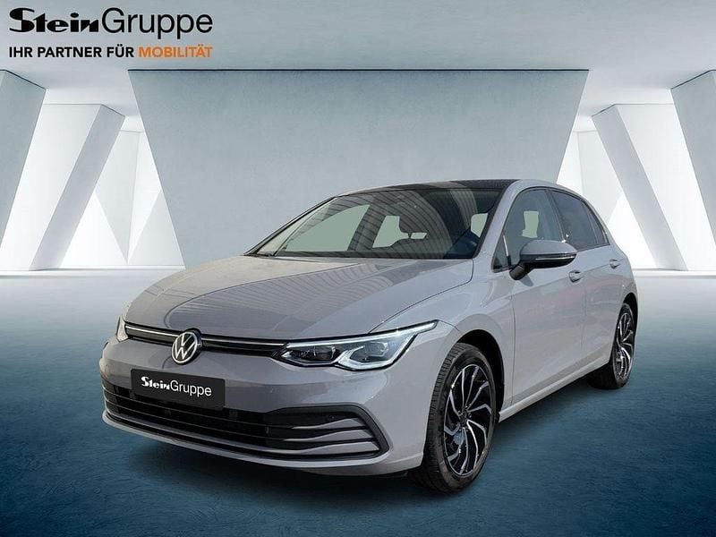 Grau Gebraucht 2021 VW Golf VIII Life Limousine | 23.390 € (Fairer Preis) - Bild 1/4