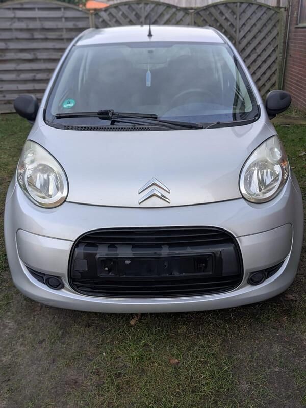 Silber Gebraucht 2011 Citroën C1 Kleinwagen | 1.300 € (Guter Preis) - Bild 1/4