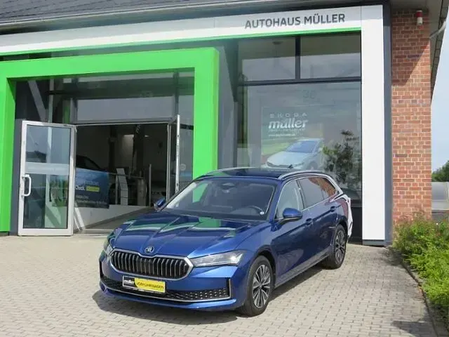 Gebraucht Skoda Superb Selection 150 PS (110 kW) 2025 Blau Kombi
