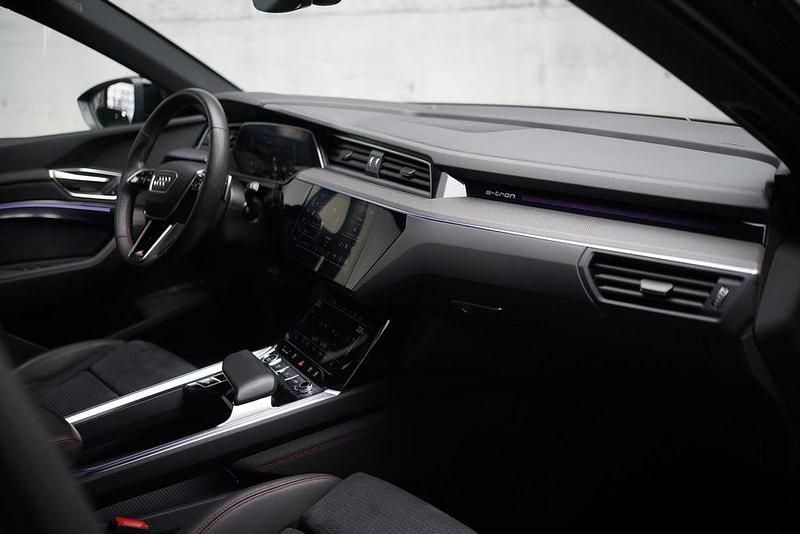 Gebraucht Audi Q8 e-tron S-Line 300 kW (408 PS) 2024 Daytonagrau perleffekt SUV