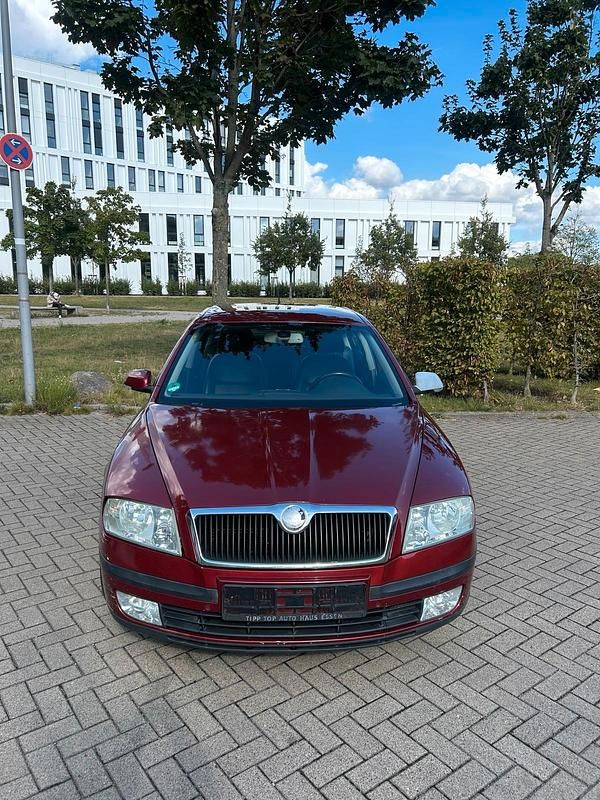 Rot Gebraucht 2005 Skoda Octavia Limousine | 2.200 € (Guter Preis) - Bild 1/4