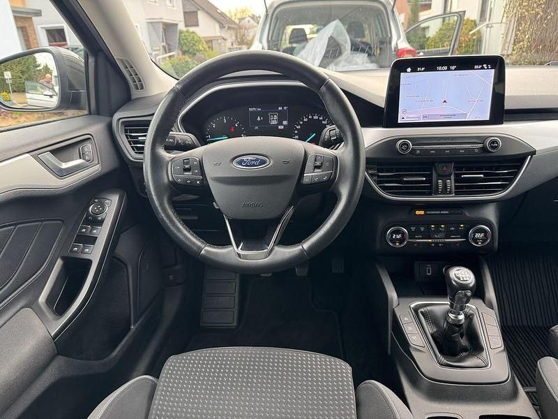 Gebraucht Ford Focus 120 PS (88 kW) 2019 Magnetic (metallic) Kombi