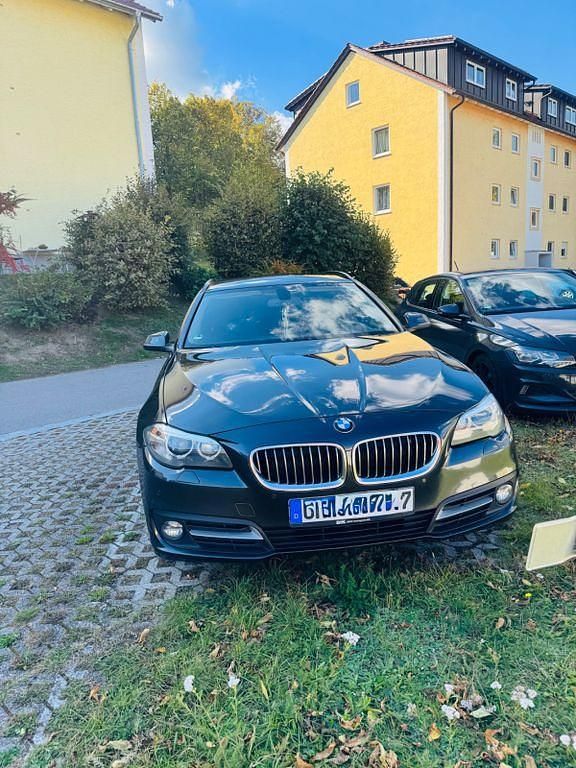 Grau Gebraucht 2016 BMW 520 Luxury Line Kombi | 11.500 € (Guter Preis) - Bild 1/4